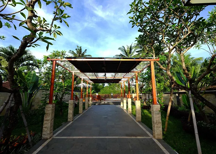 Sari Hotel 3*